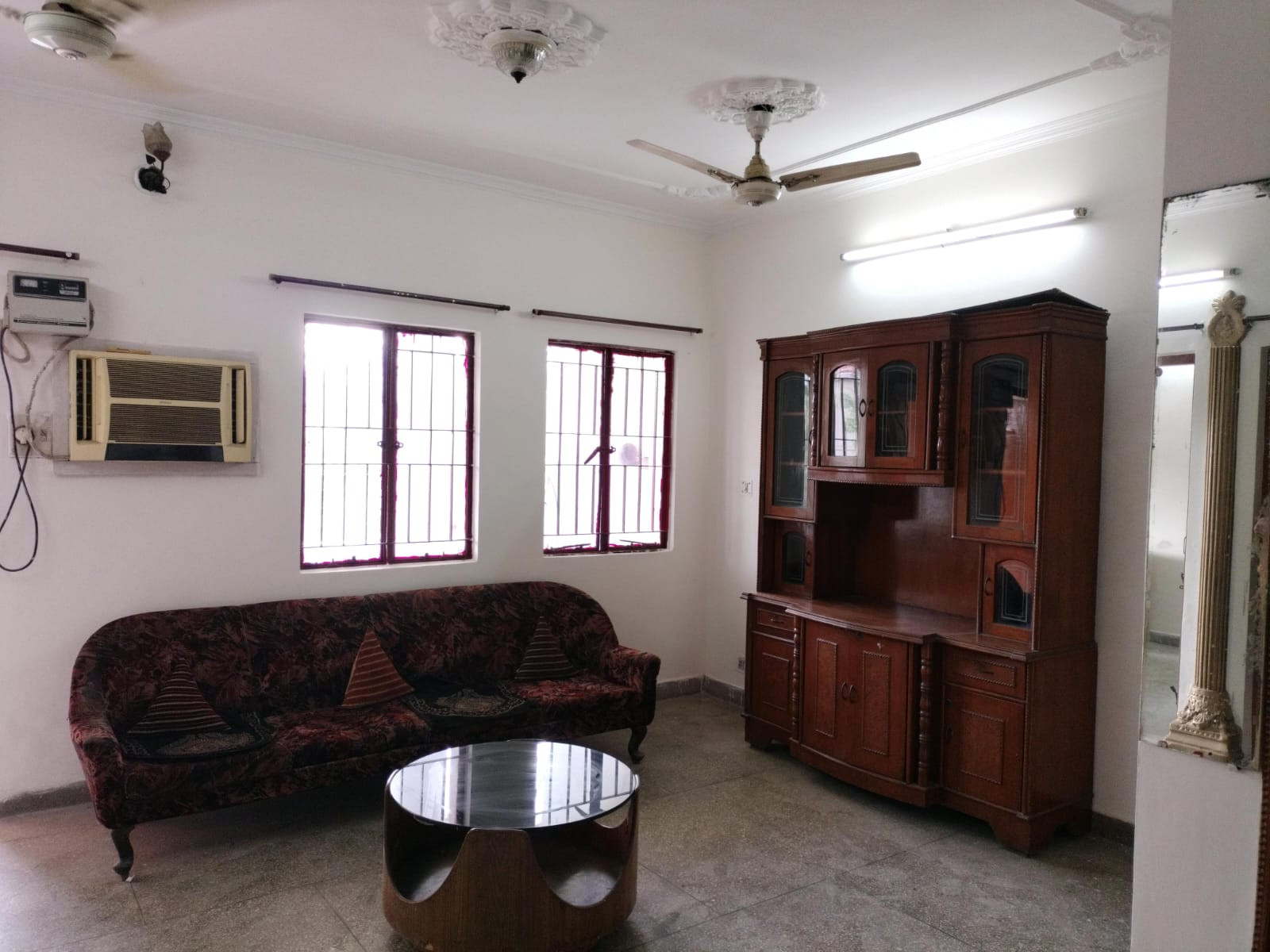 4 BHK LUXURY LIVING APARTMENT FLAT FOR RENT IN DWARKA DELHI