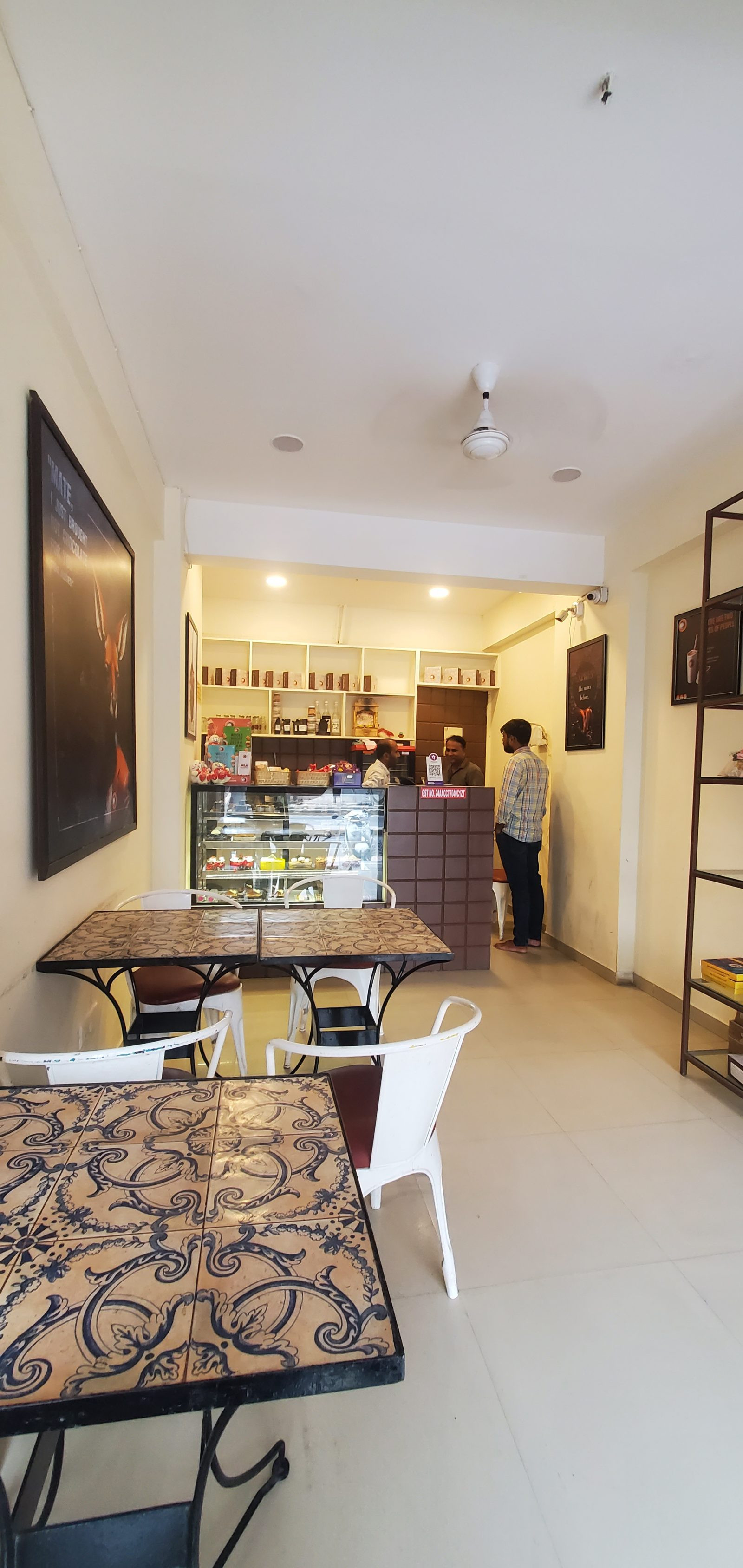 Showroom for rent in Ahmedabad