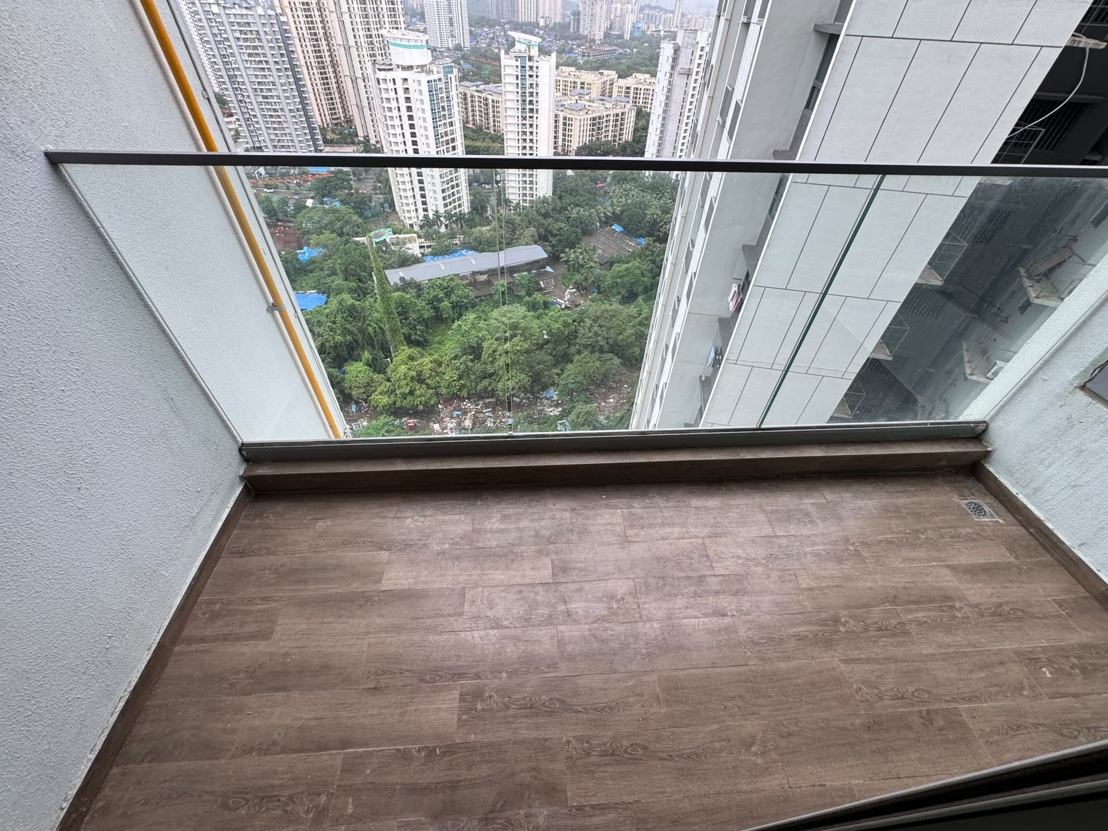 2 BHK Apartment for sale in Pokhran Road 2, Thane