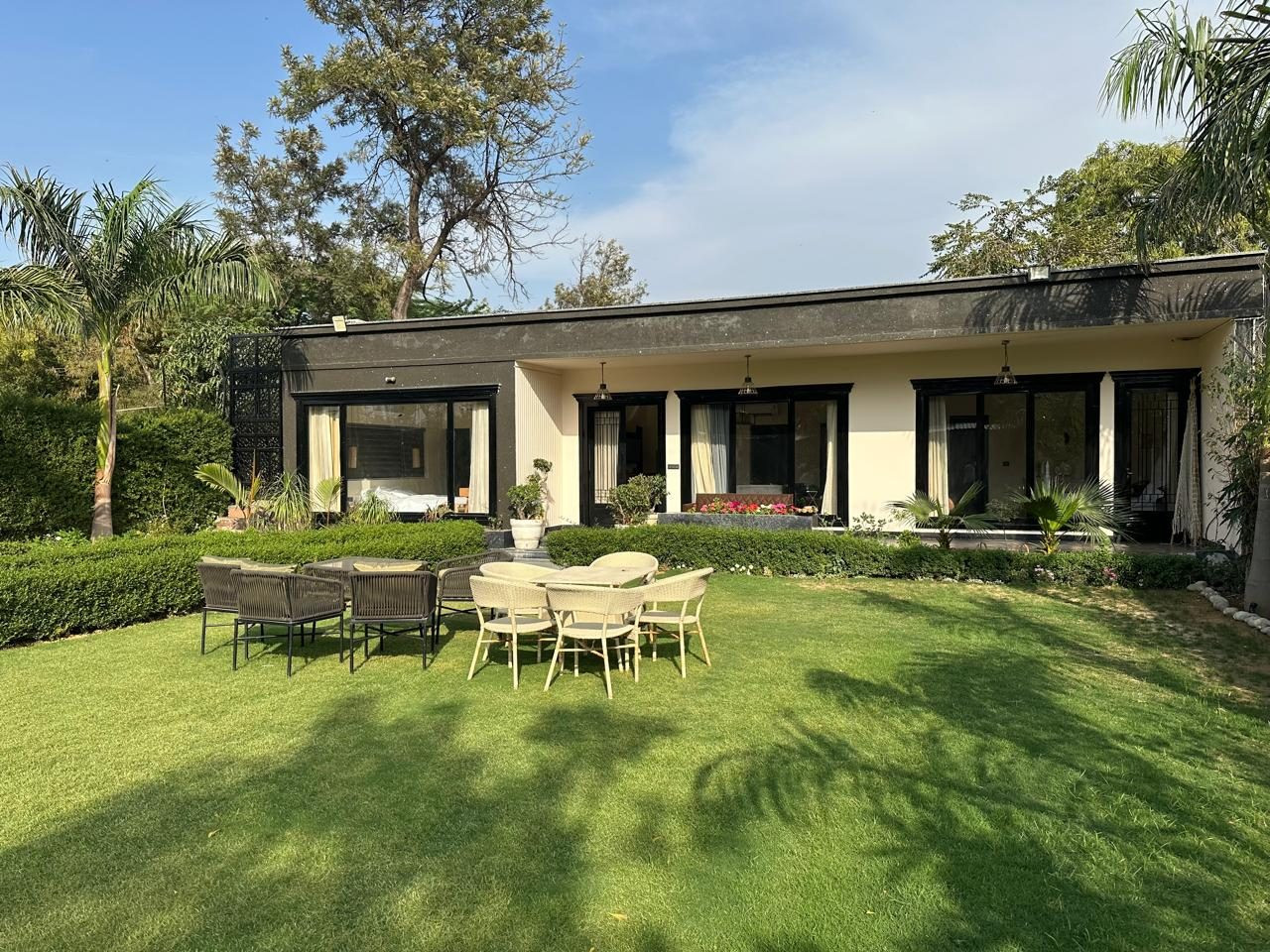 4 BHK Farm House for sale in Vasant Kunj, Delhi