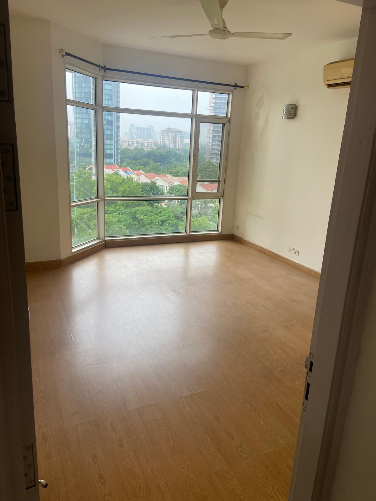 4 BHK Apartment for sale in Jaypee Greens, Greater Noida