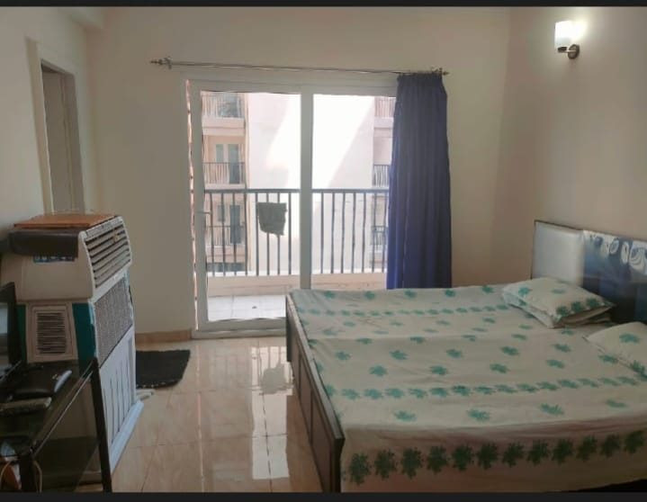 2 BHK Apartment for rent in Greater Noida West Road, Noida