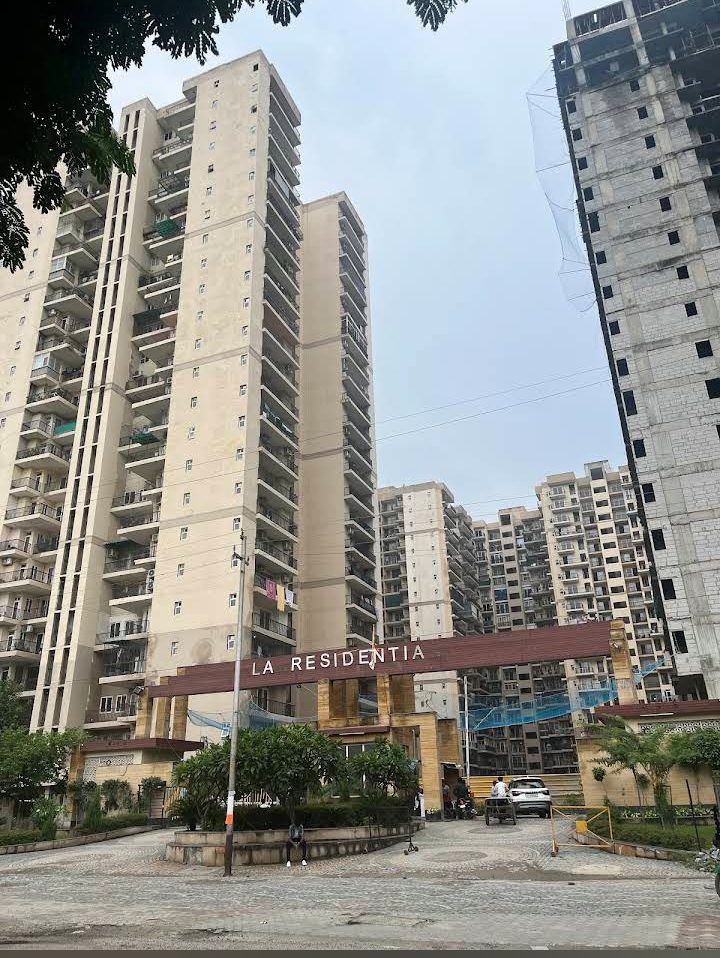Apartment in Greater Noida — hero photo