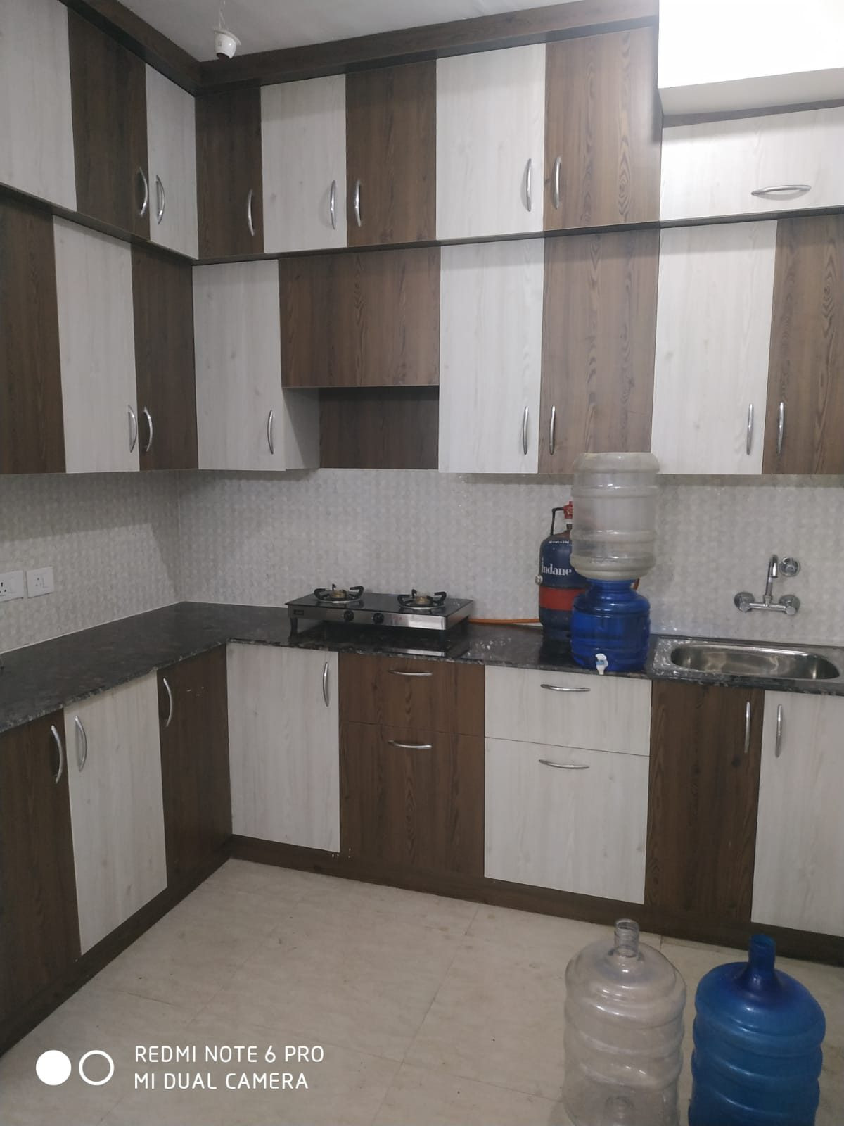 2 BHK Apartment for rent in Greater Noida West Road, Noida
