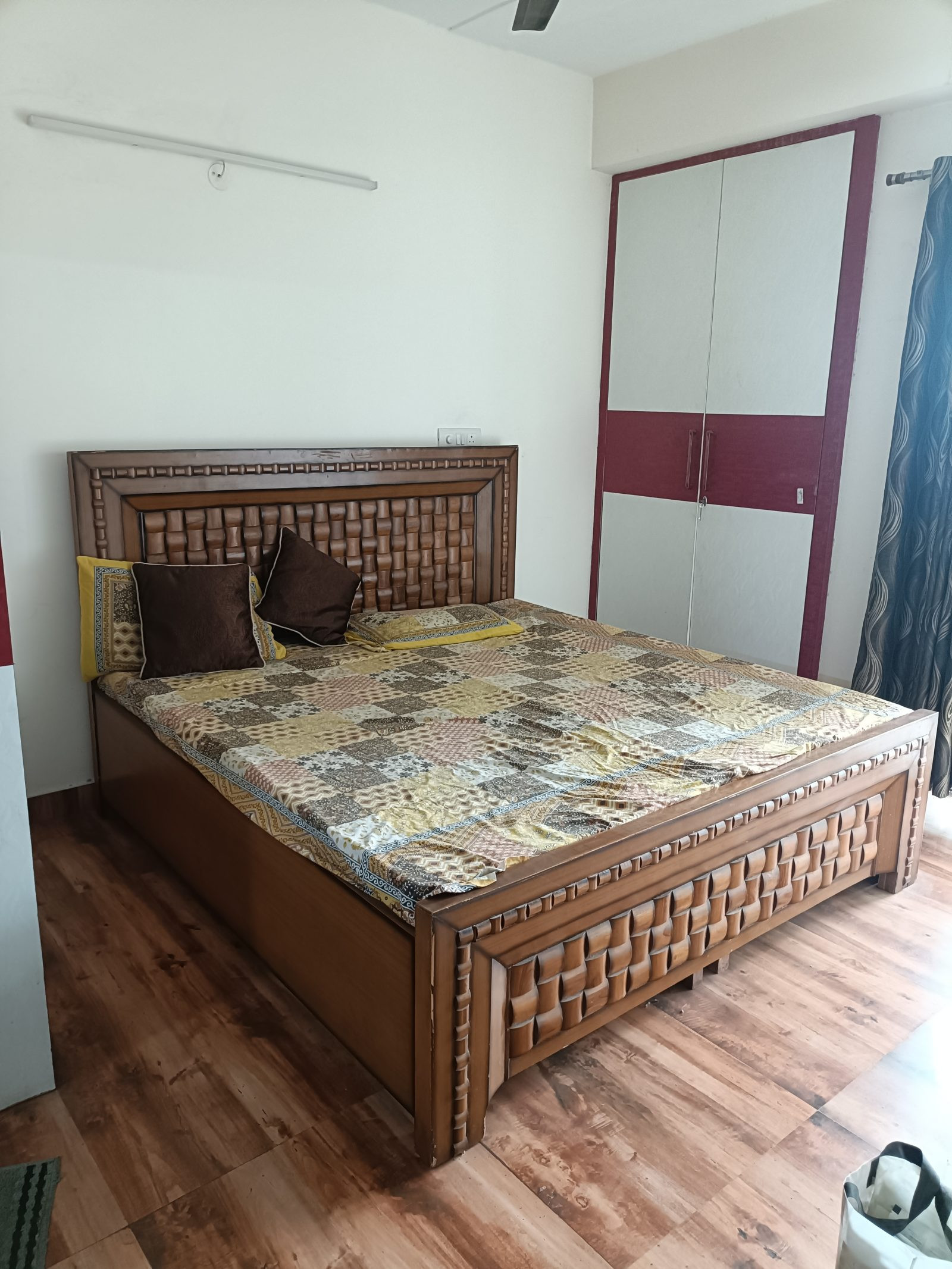 2 BHK Apartment for rent in Greater Noida West Road, Noida