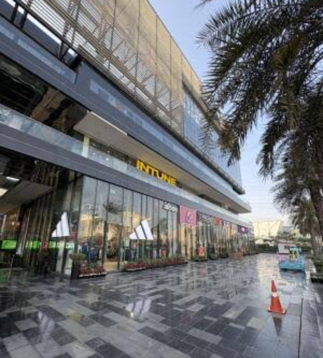 1240 sqft front fishing unit in ground floor