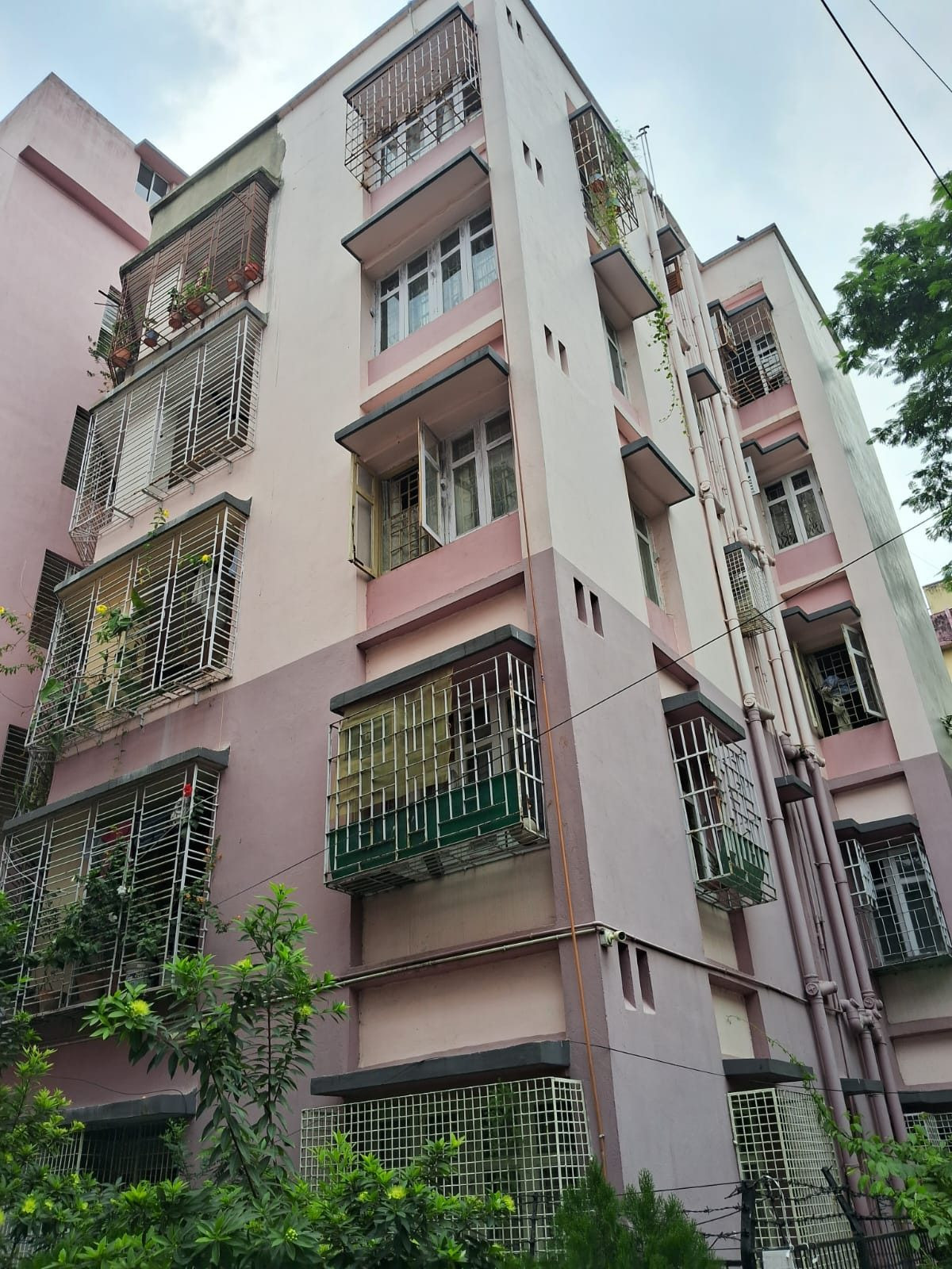 3 BHK Apartment for sale in Golf Green, Kolkata