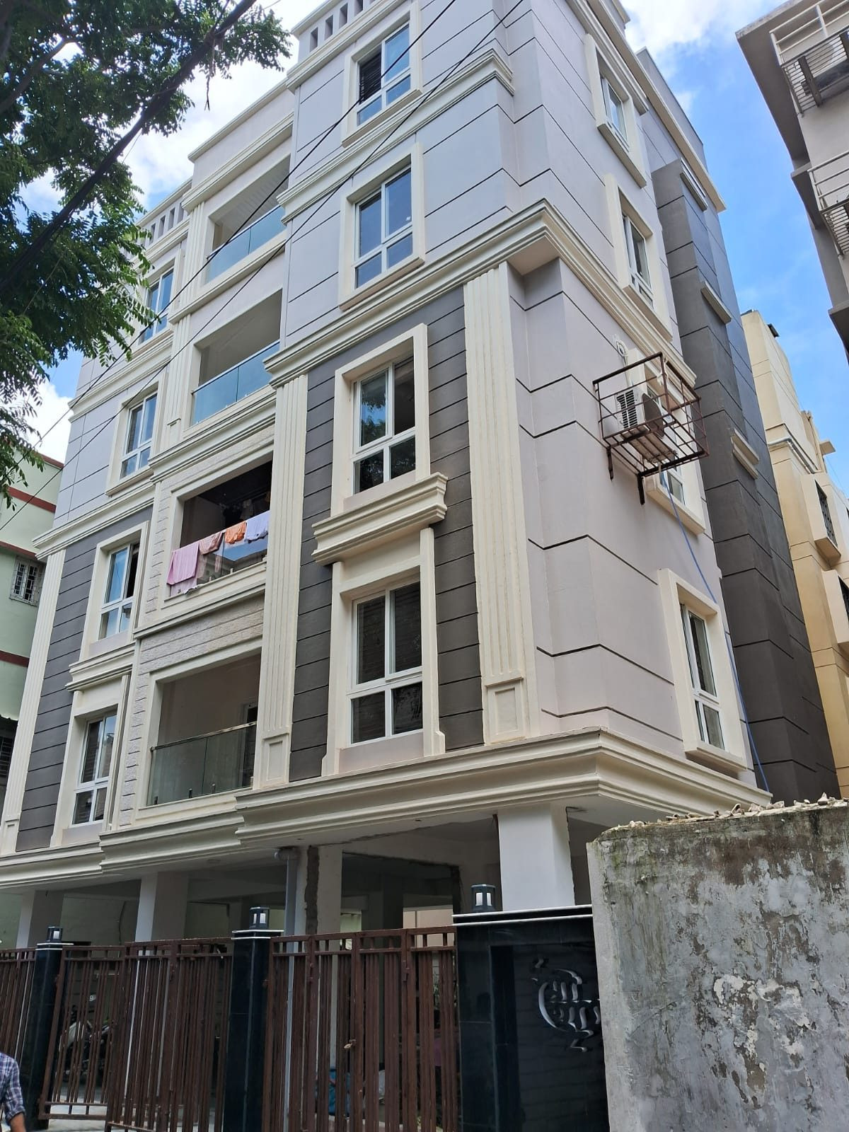 3 BHK Apartment for sale in Kalighat, Kolkata