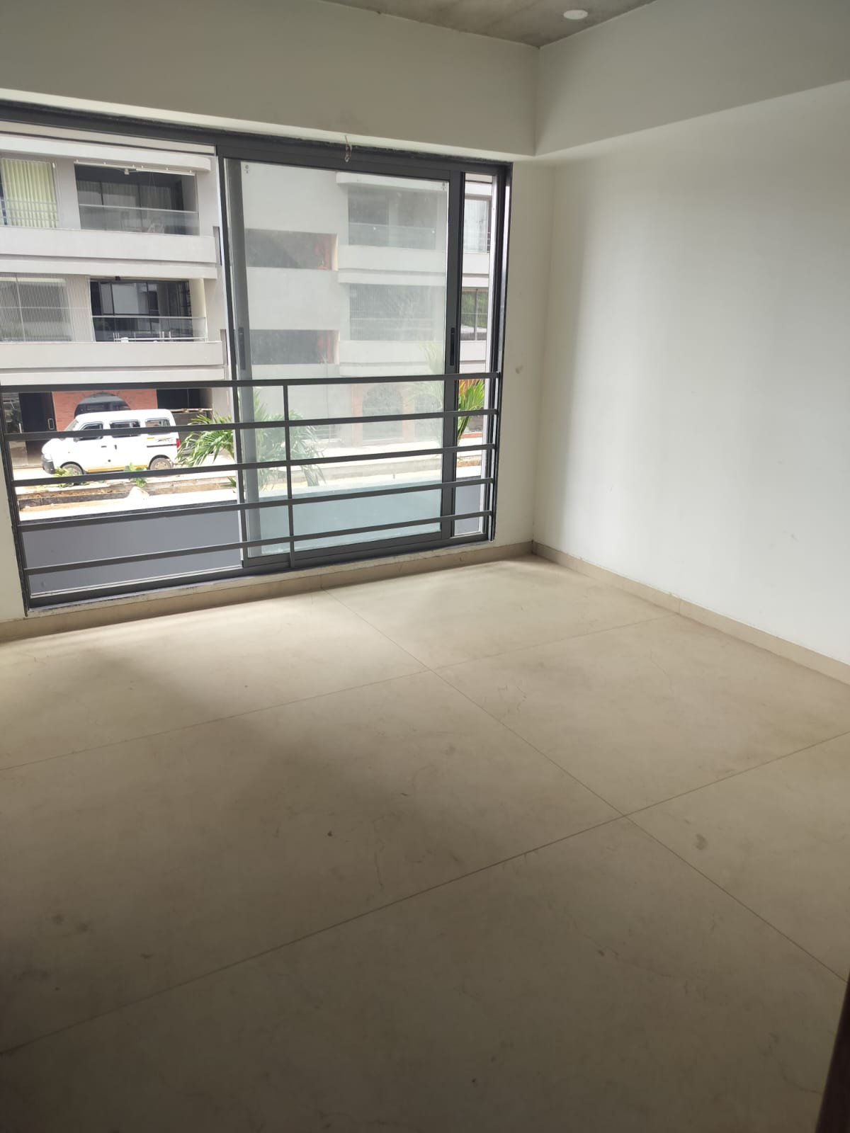 4 BHK Apartment in Ahmedabad — photo 2