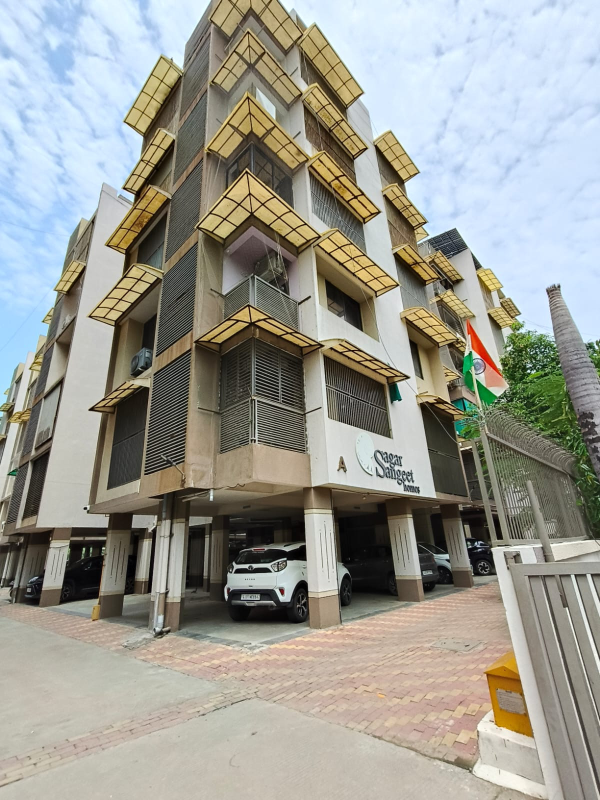 3BHK fully furnished apartment for sale at Science City