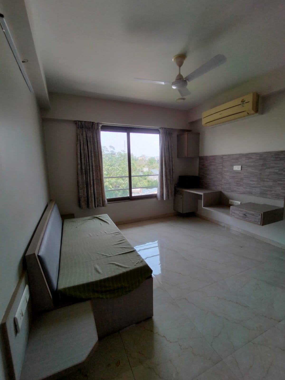 4 BHK Apartment in Ambawadi, Ahmedabad — photo 4