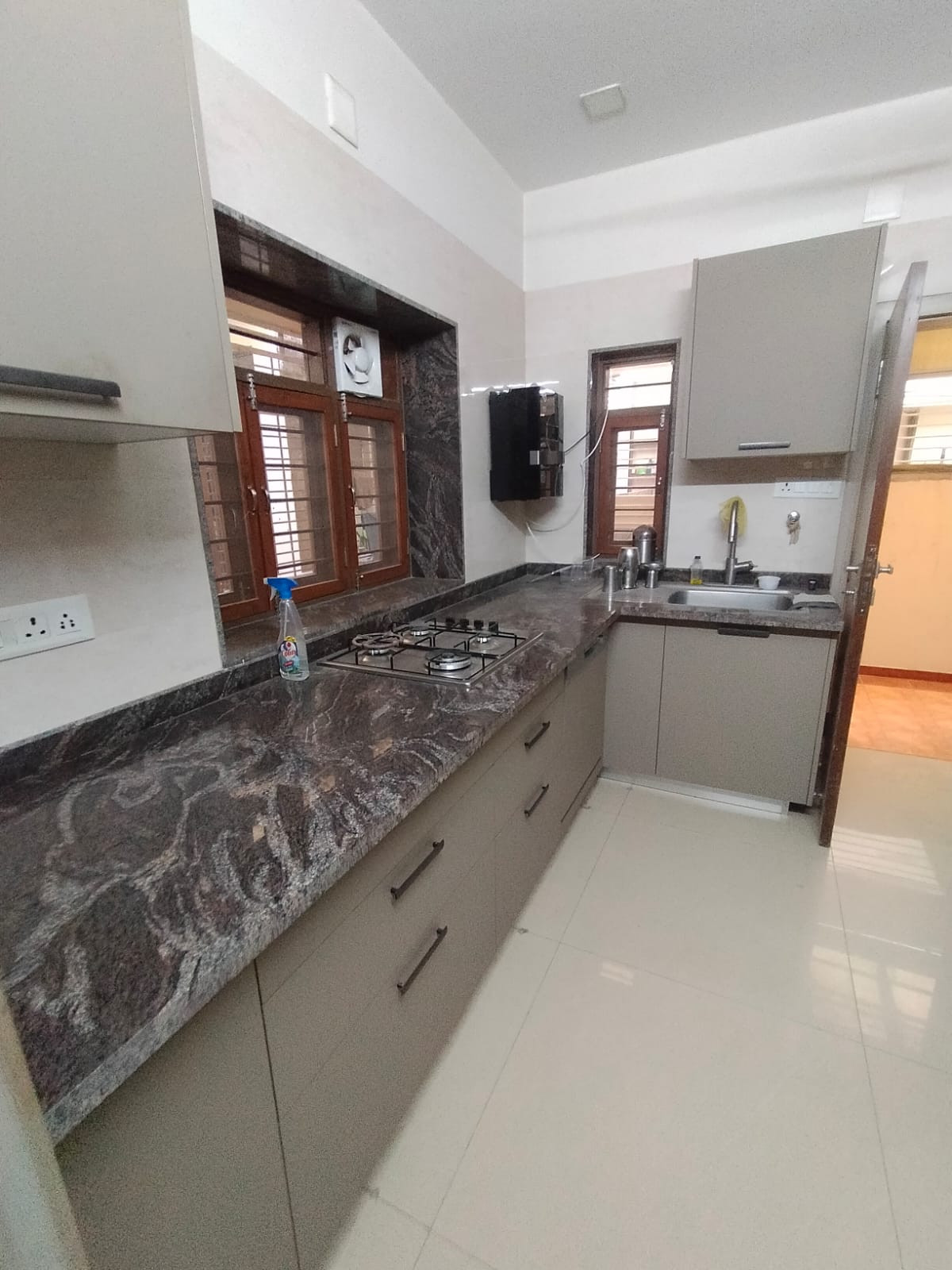 4 BHK Apartment in Ambawadi, Ahmedabad — photo 11