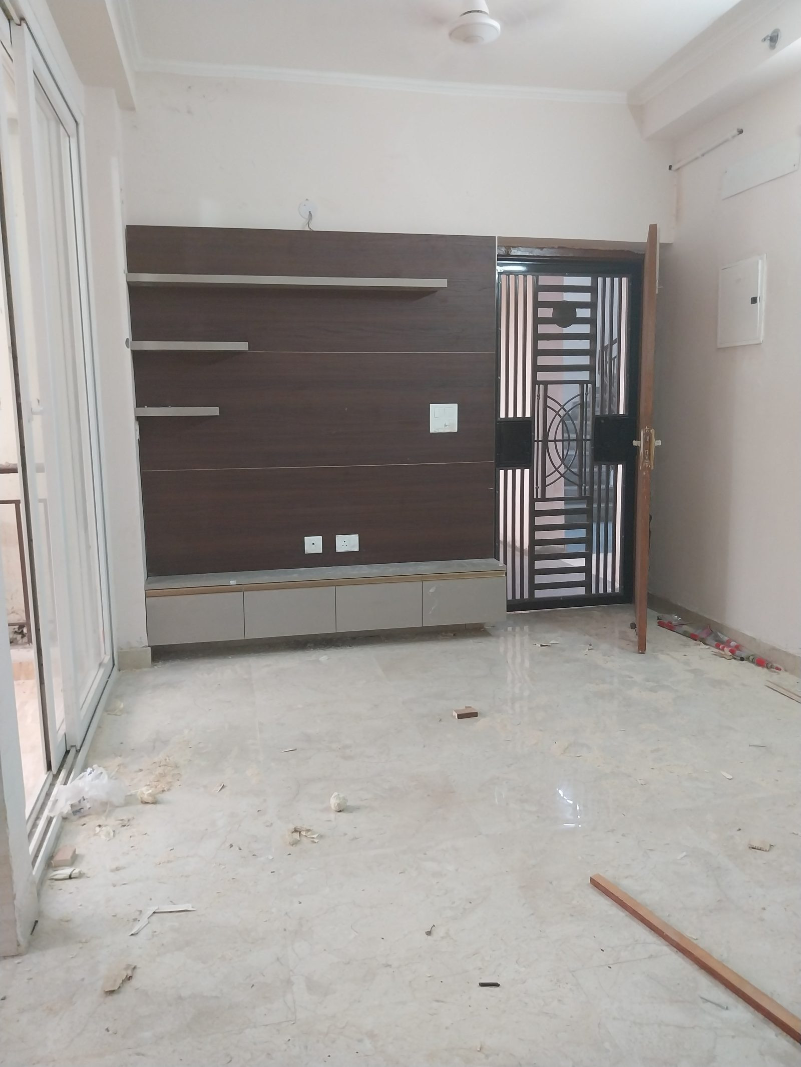 2 BHK Apartment for rent in Greater Noida West Road, Noida