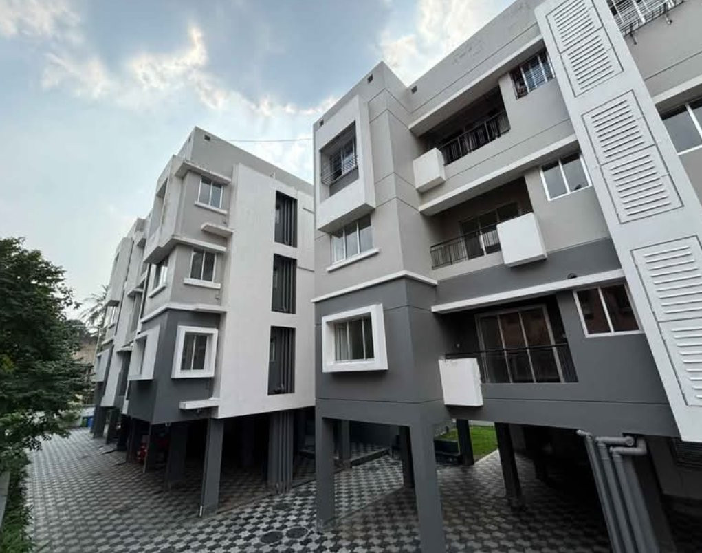 2 BHK Apartment in Kolkata — hero photo
