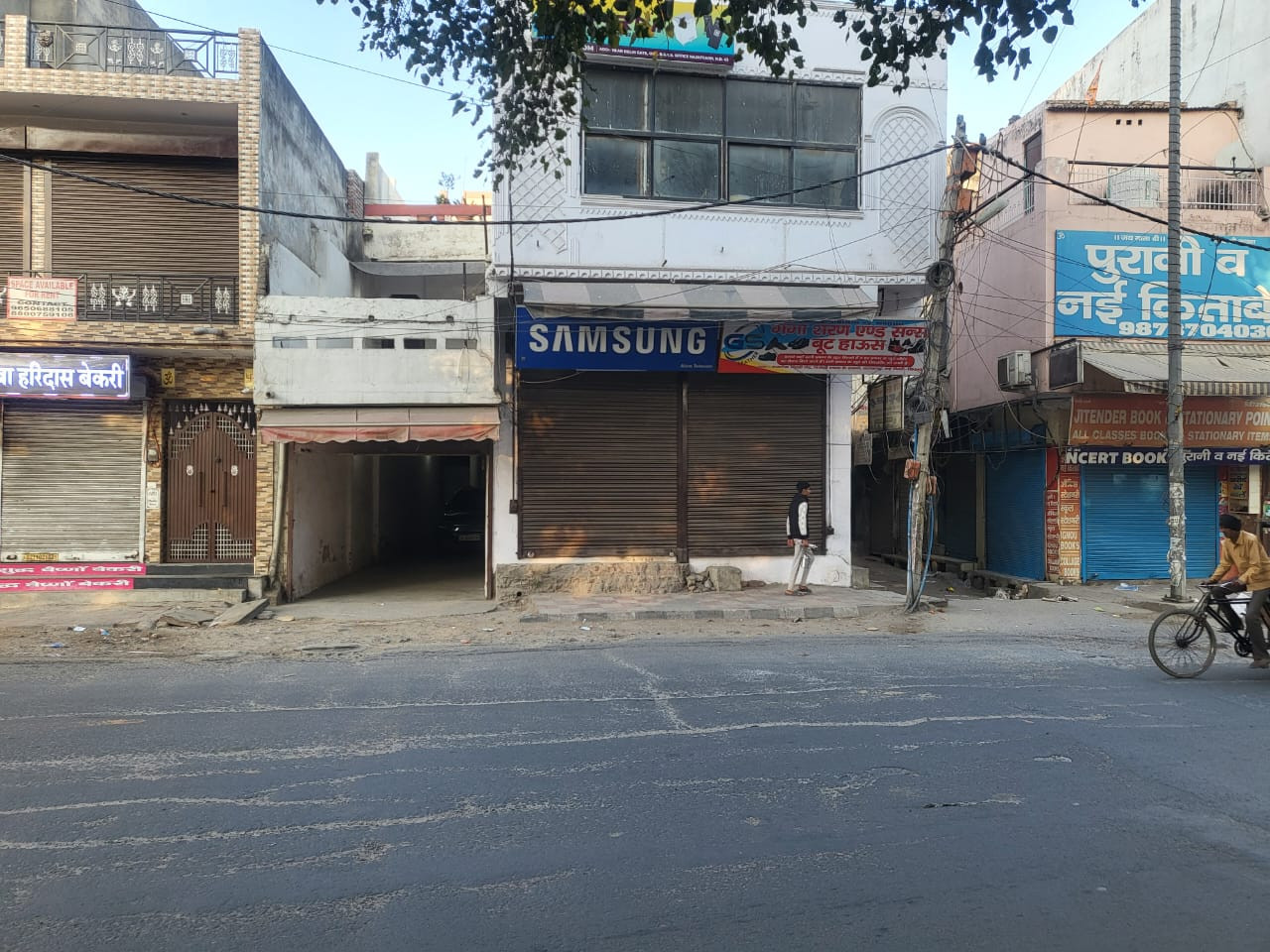 3,000 Sq. Yards | FRONT OF NAJAFGARH METRO STATION