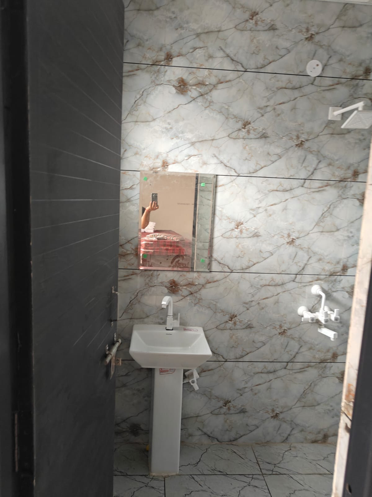 PG in Sector 63 near indian oil pump, Noida — photo 7