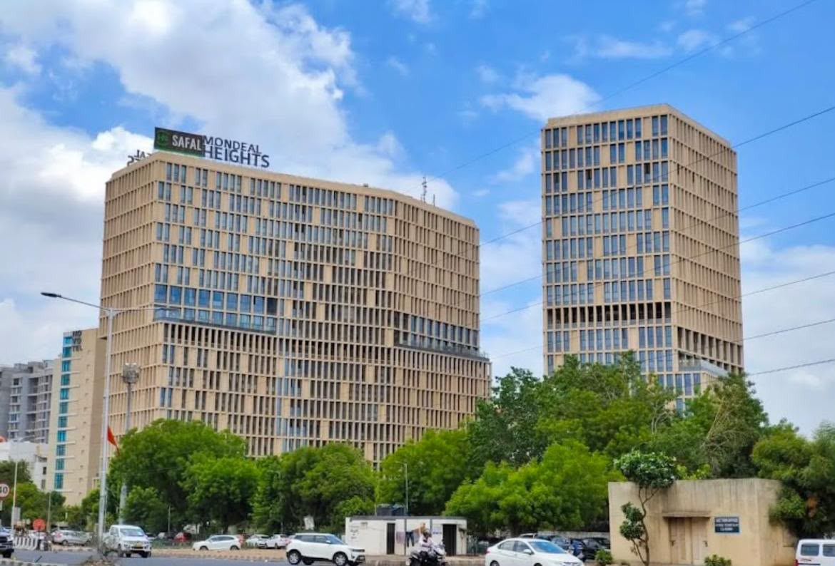 Commercial office space for rent in Mondeal Height, Ahmedabad