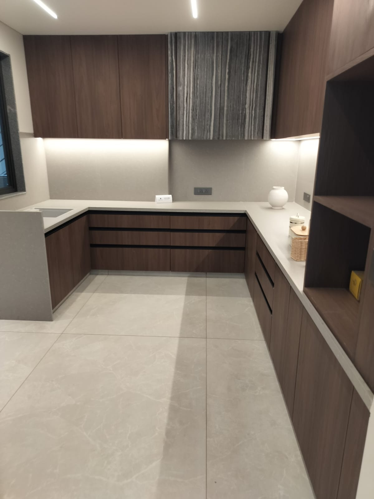 4 BHK Apartment in Ahmedabad — photo 4