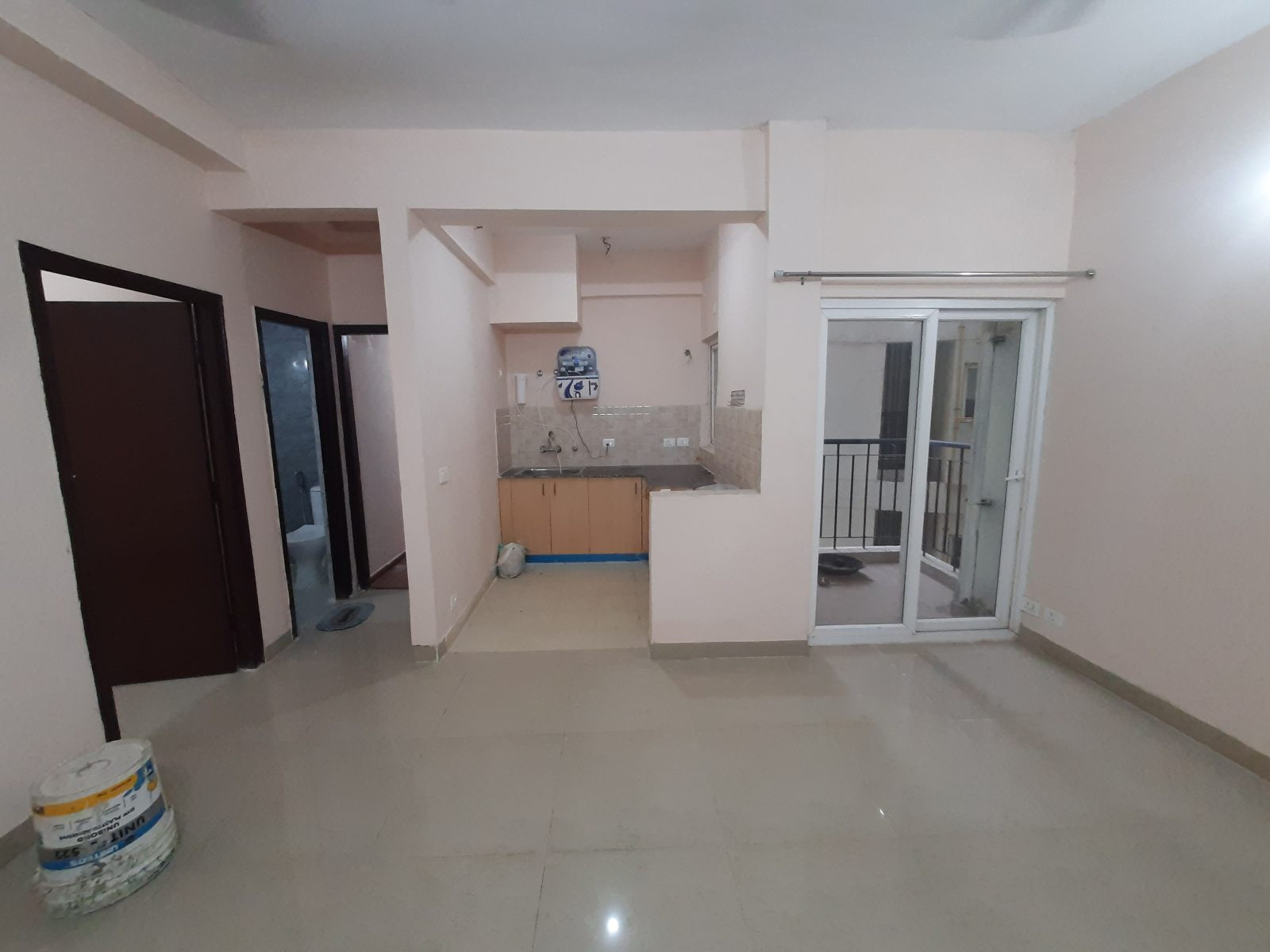 2 BHK Apartment for rent in Greater Noida West Road, Noida
