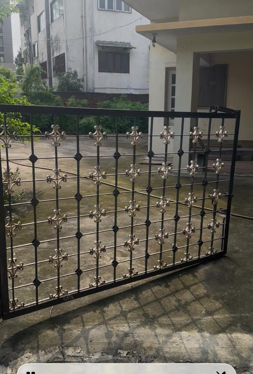 343 Sq Yard plot in Amabawadi center of Ahmedabad