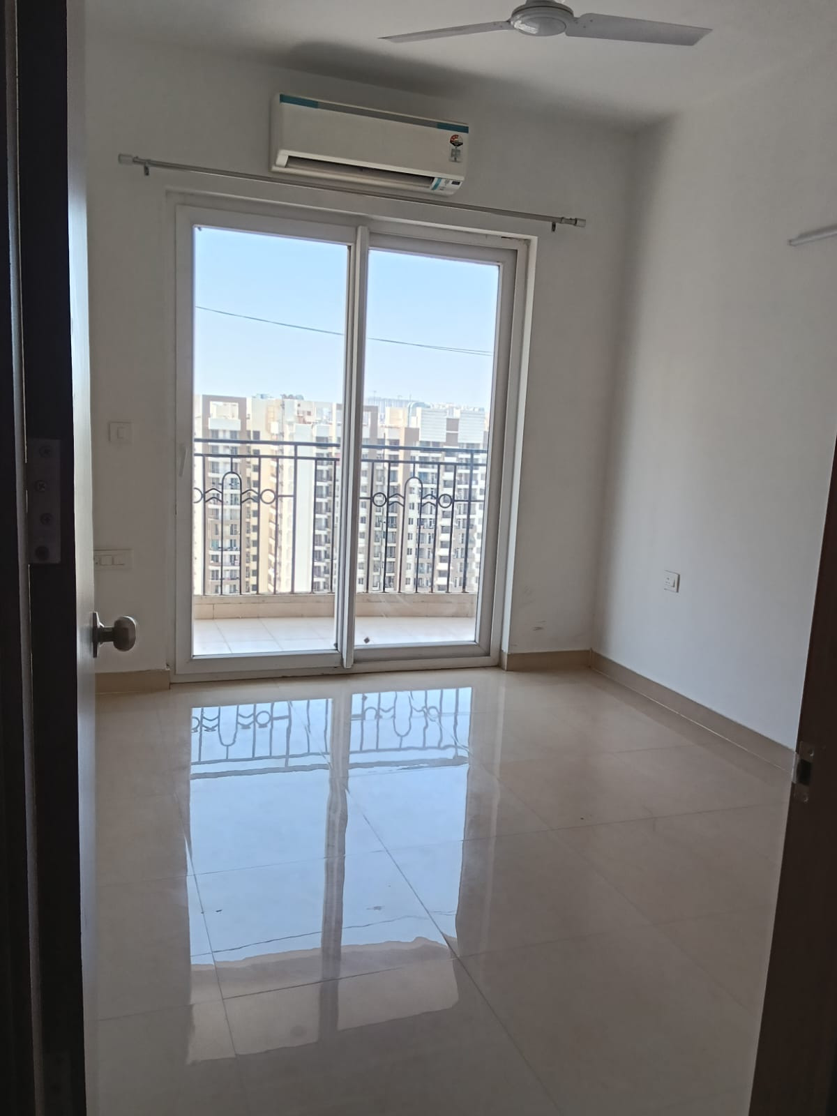 3+Servent East Facing & Near by malls