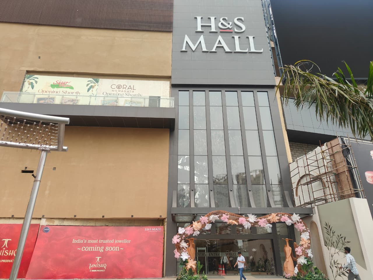 Showroom in Greater Noida West Road, Noida — photo 3