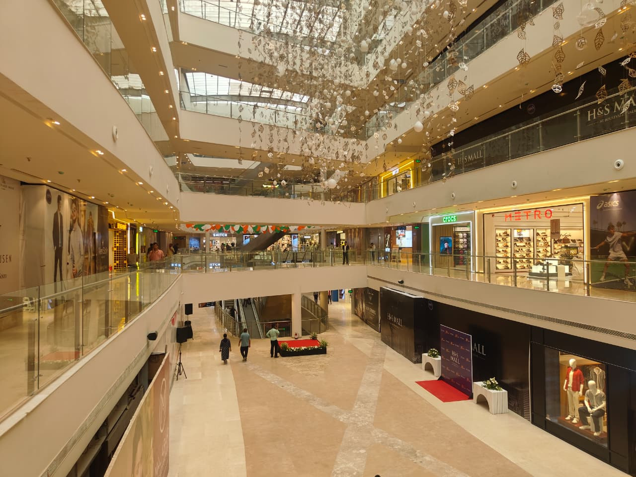 Showroom in Greater Noida West Road, Noida — photo 4