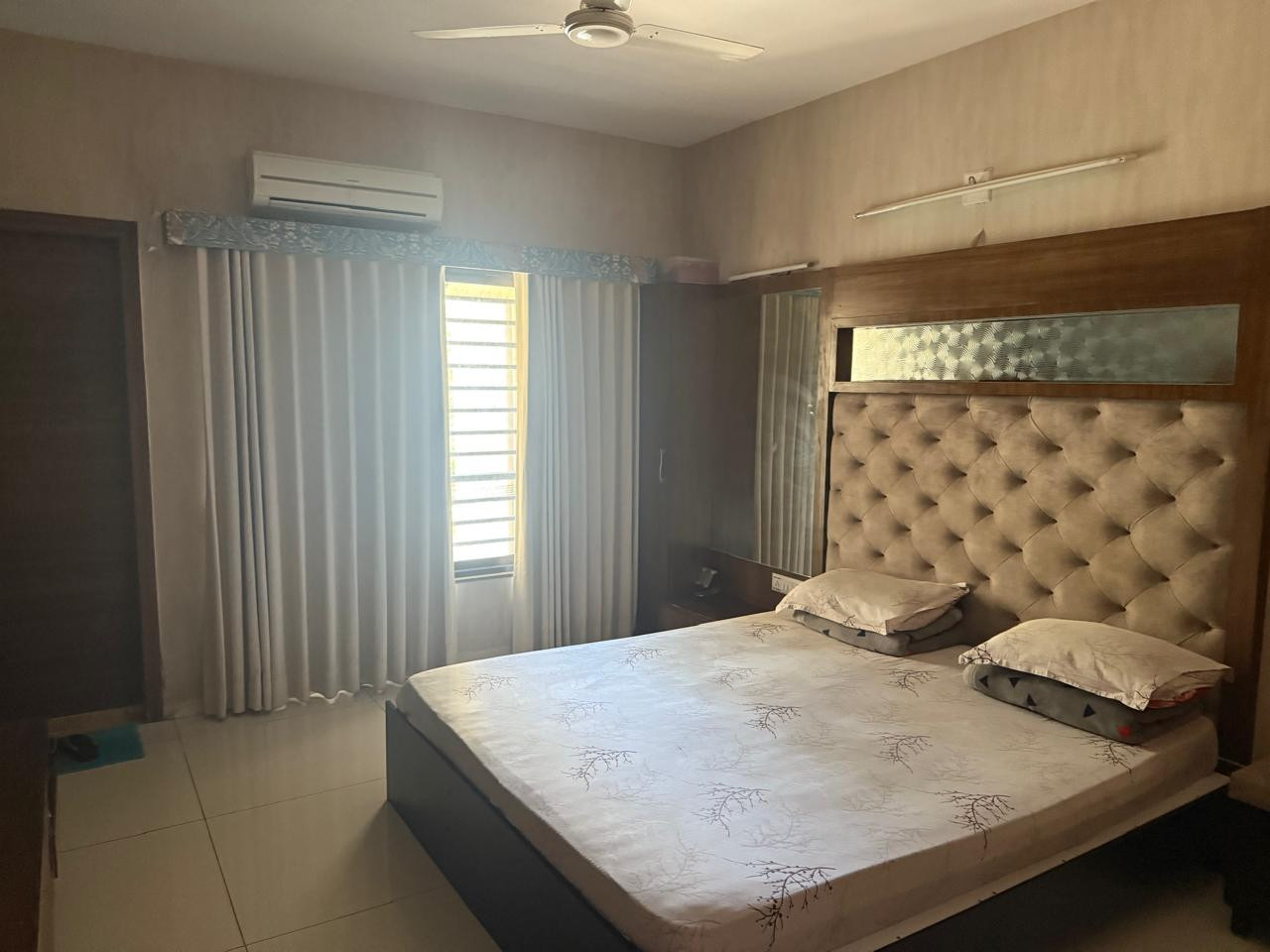 4 BHK Apartment in Satellite, Ahmedabad — photo 2