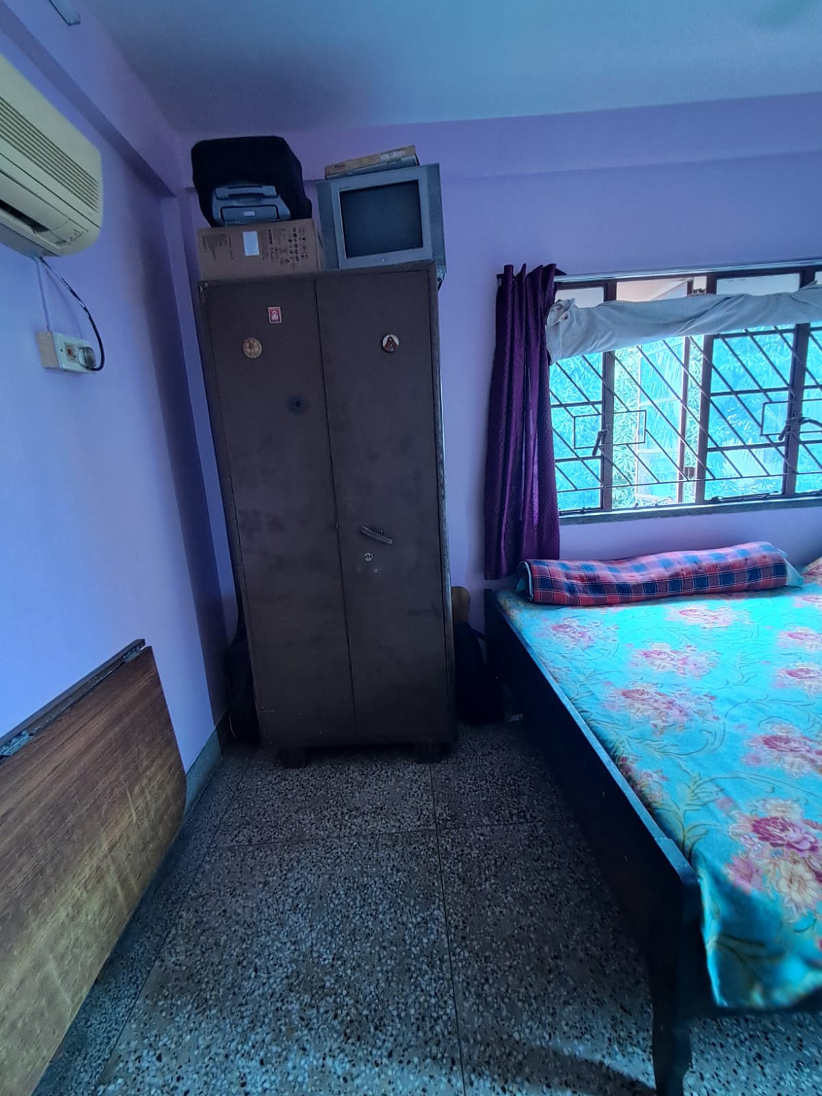 3 BHK FLAT 1100 SQFT SELL IN SARPOORJI WITH CAR PARKING  IN NEWTOWN