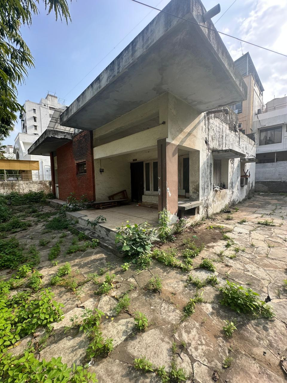 413 sq.yard plot-old bunglow at Manekbaug-Ambawadi area of Ahmedabad