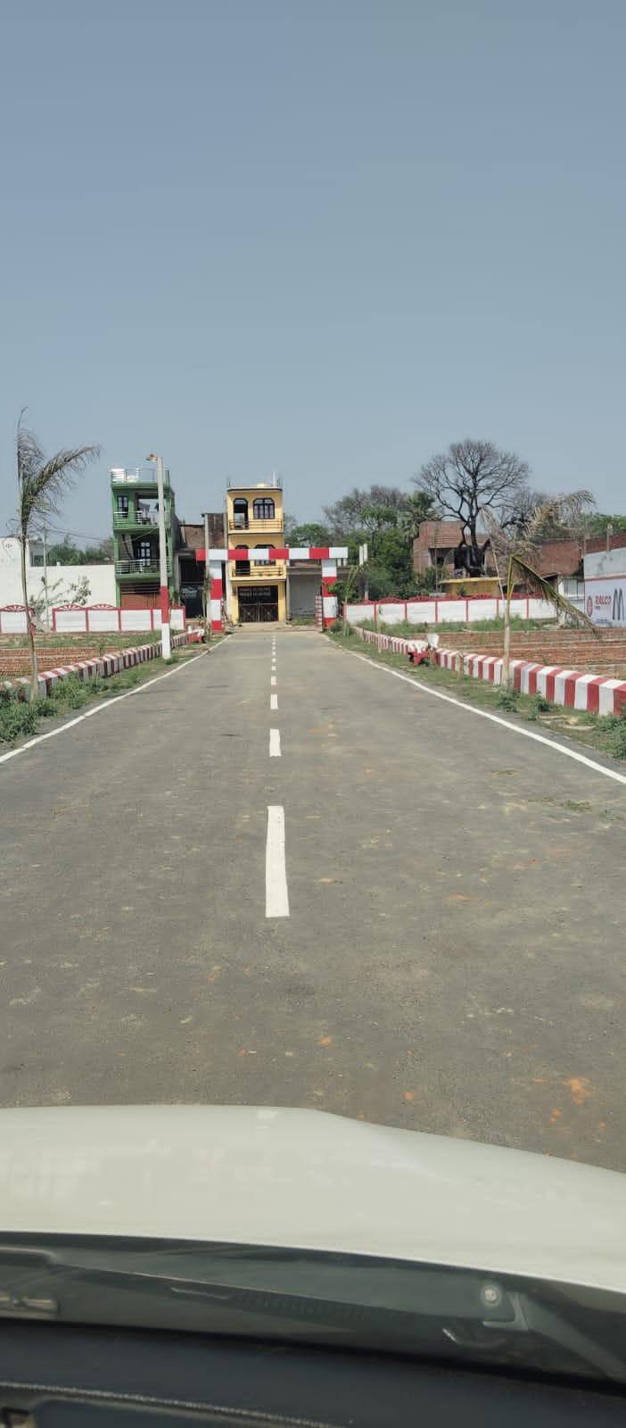 Lucknow me kanpur highway pe banthara bazar me ready to move plot