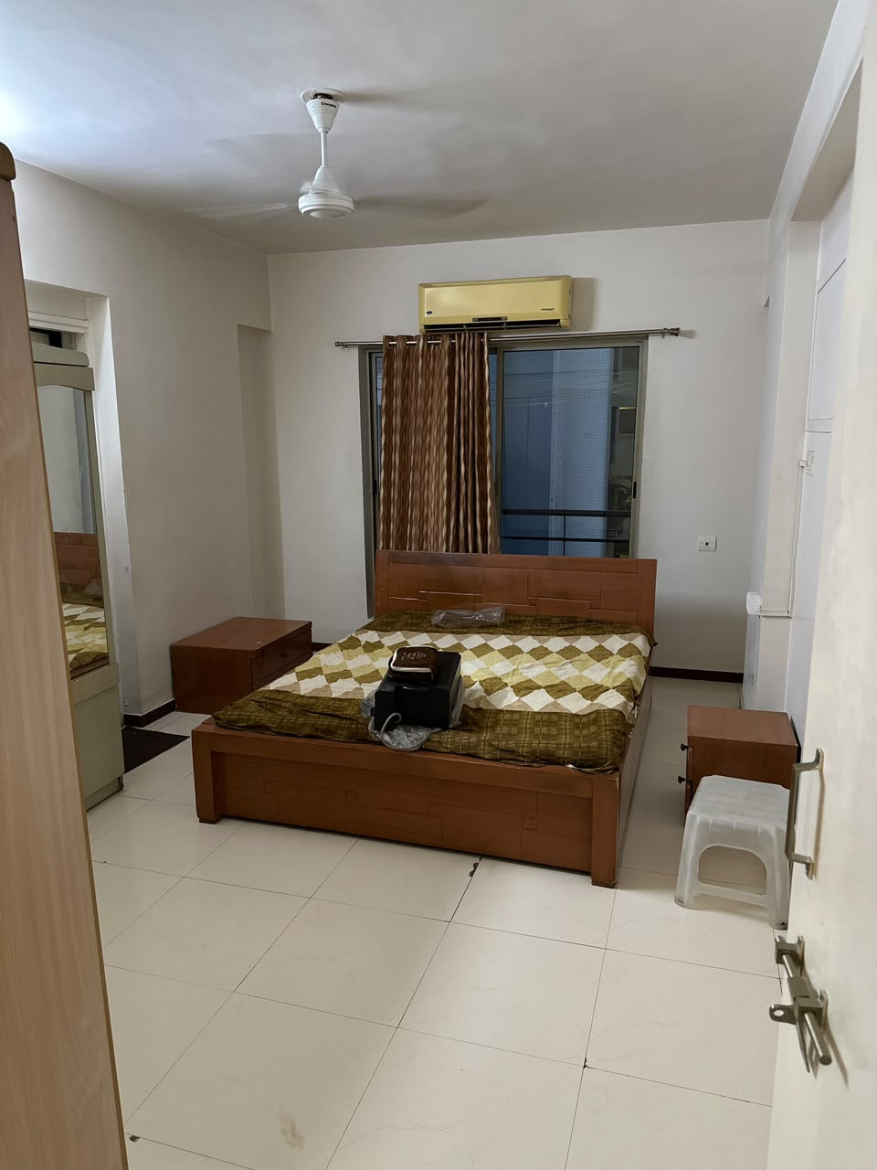 Apartment in Satellite, Ahmedabad — photo 2