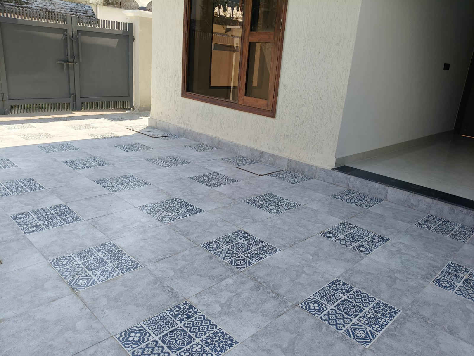 Ground floor porch