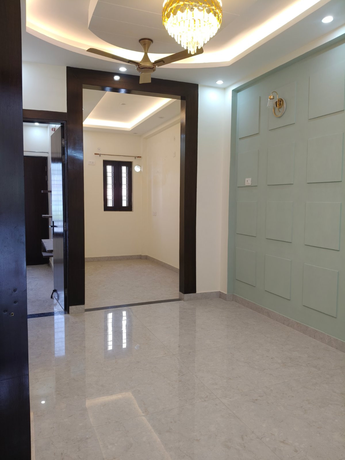 Dinning area + Store