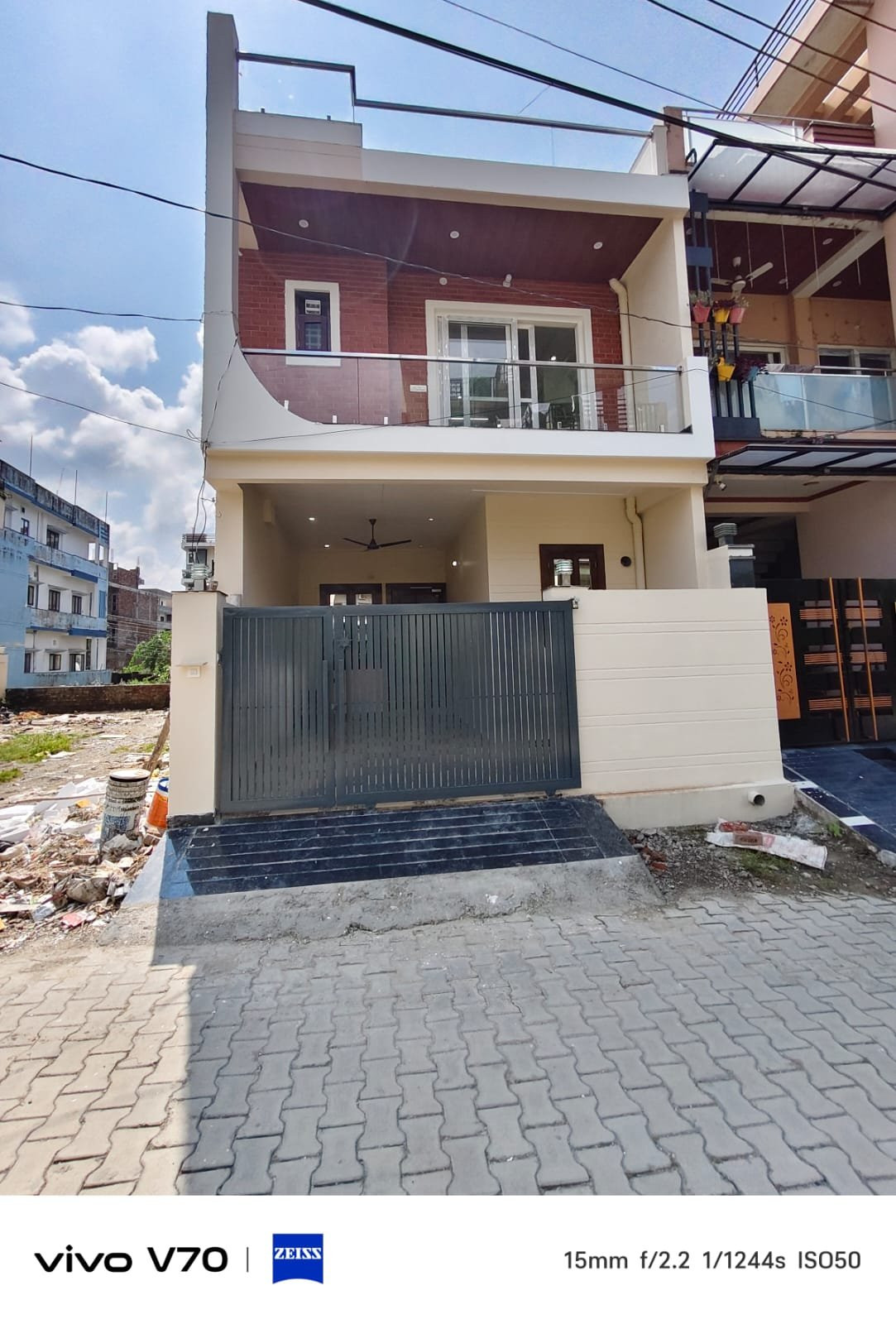 On sahastradhara road — 3 BHK in Sahastradhara Road