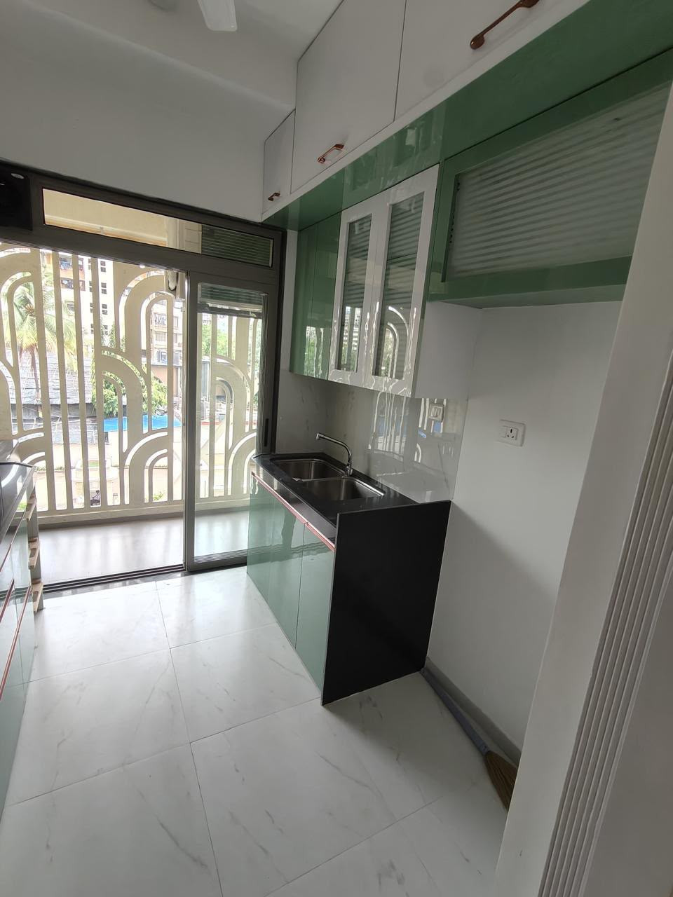 2 BHK Apartment in Jogeshwari, Mumbai — photo 2
