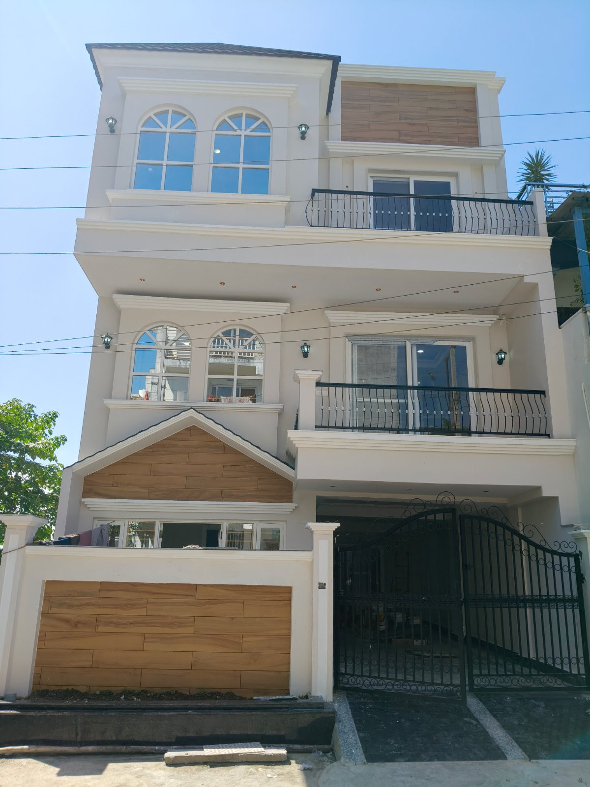 IT park area — 5 BHK in Sahastradhara Road