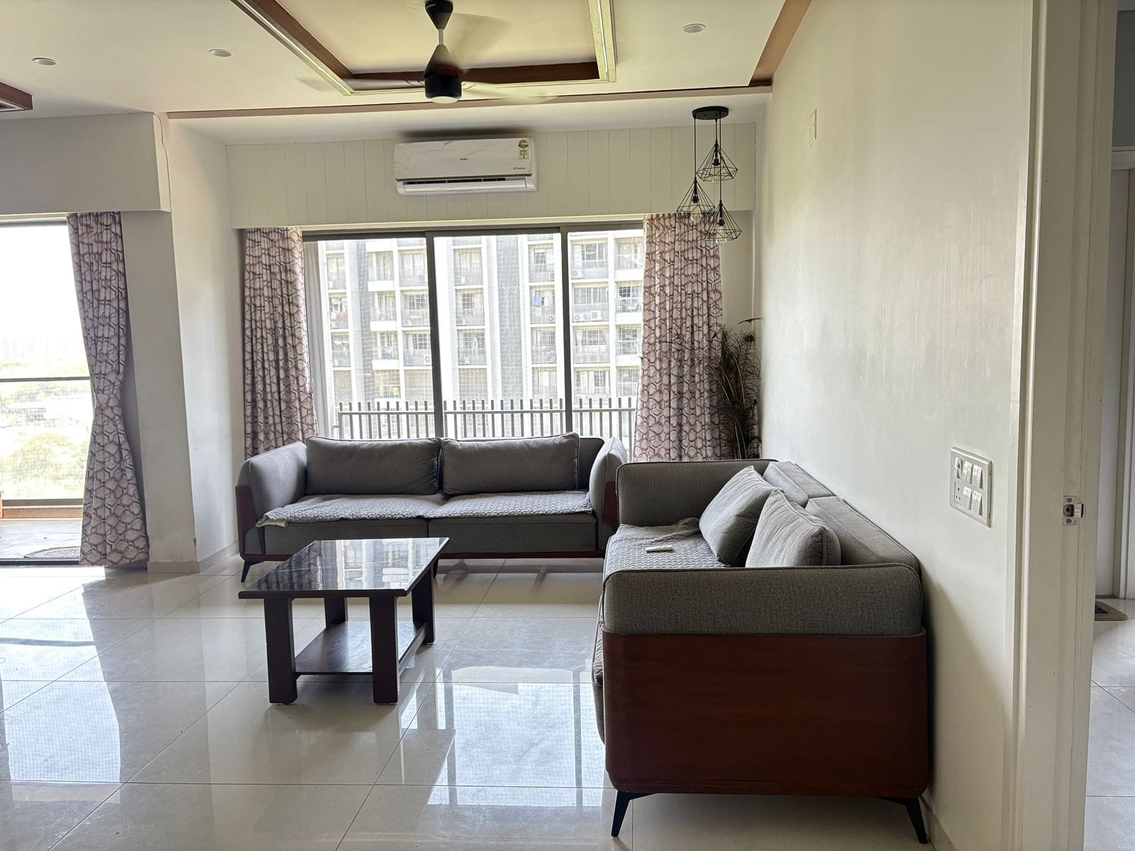 4 BHK Apartment in Ahmedabad — photo 2