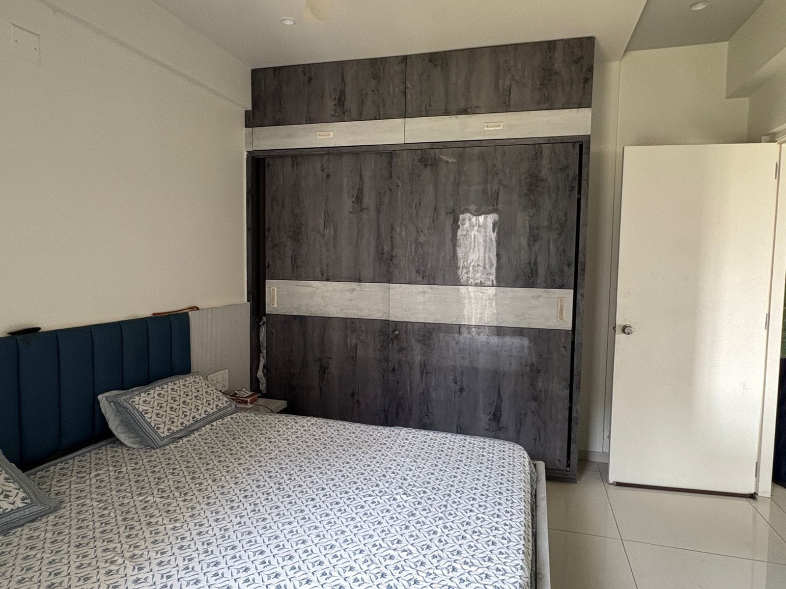 4 BHK Apartment in Ahmedabad — photo 4
