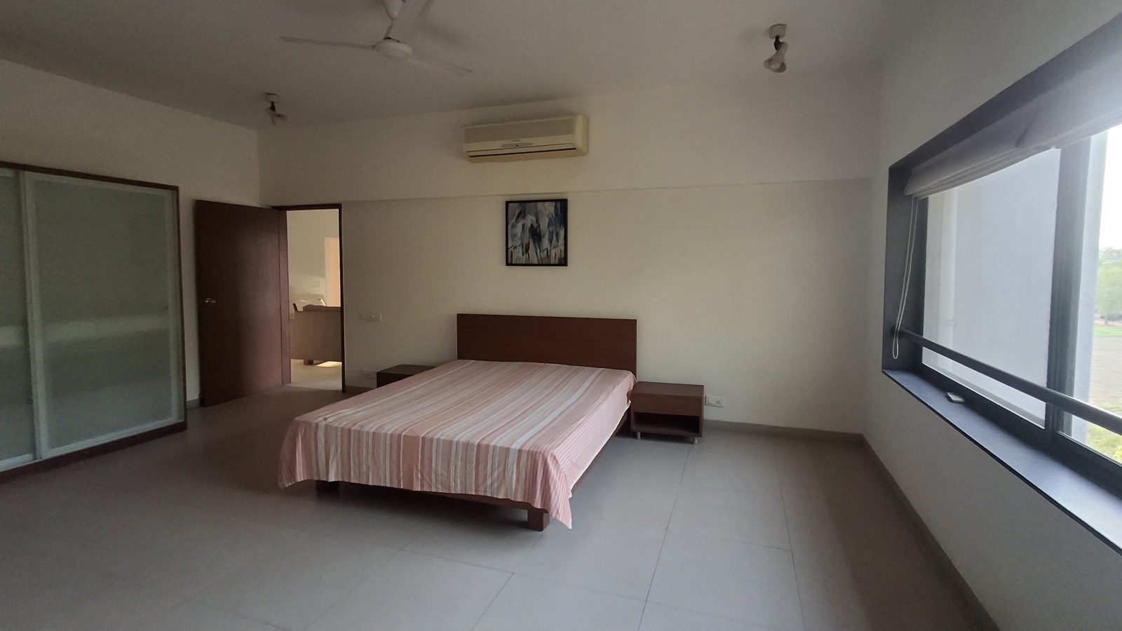 4 BHK fully furnished Luxurious Apartment at satellite