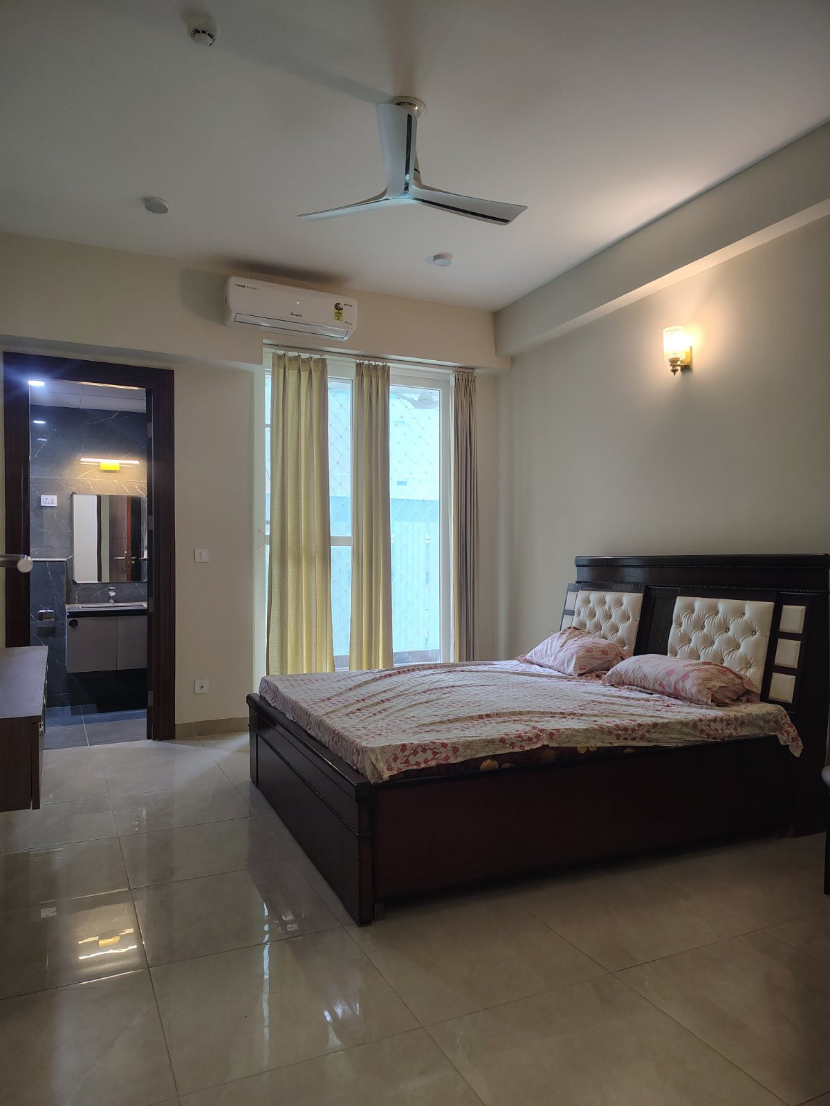 3 BHK Apartment in Sector 4, Greater Noida — photo 4
