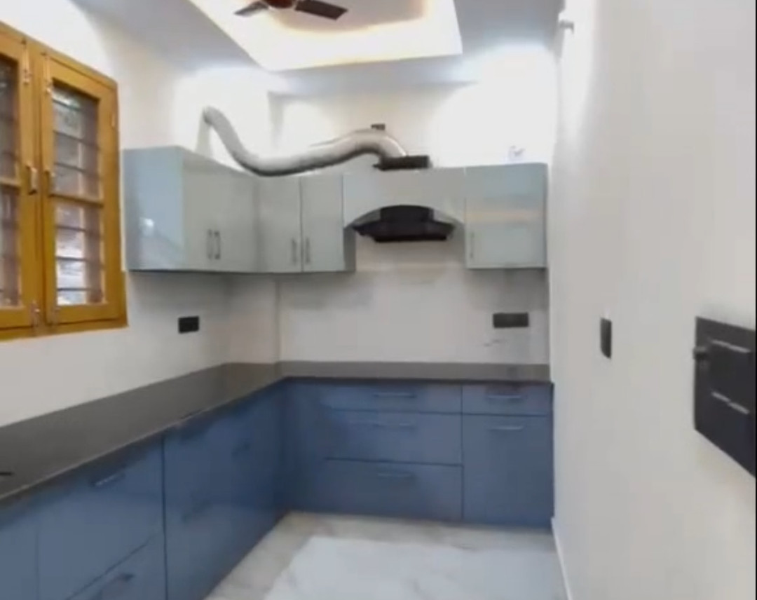 2bhk spacious builder floor