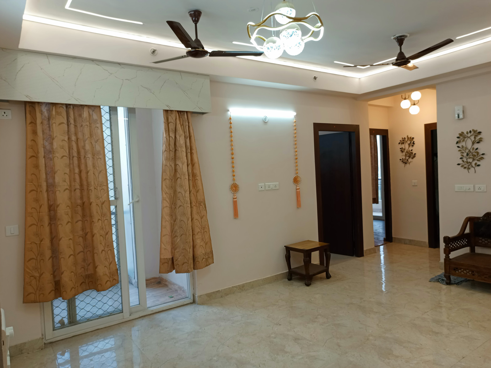 Hallo This property is very good location 
All aminits are available in waking…