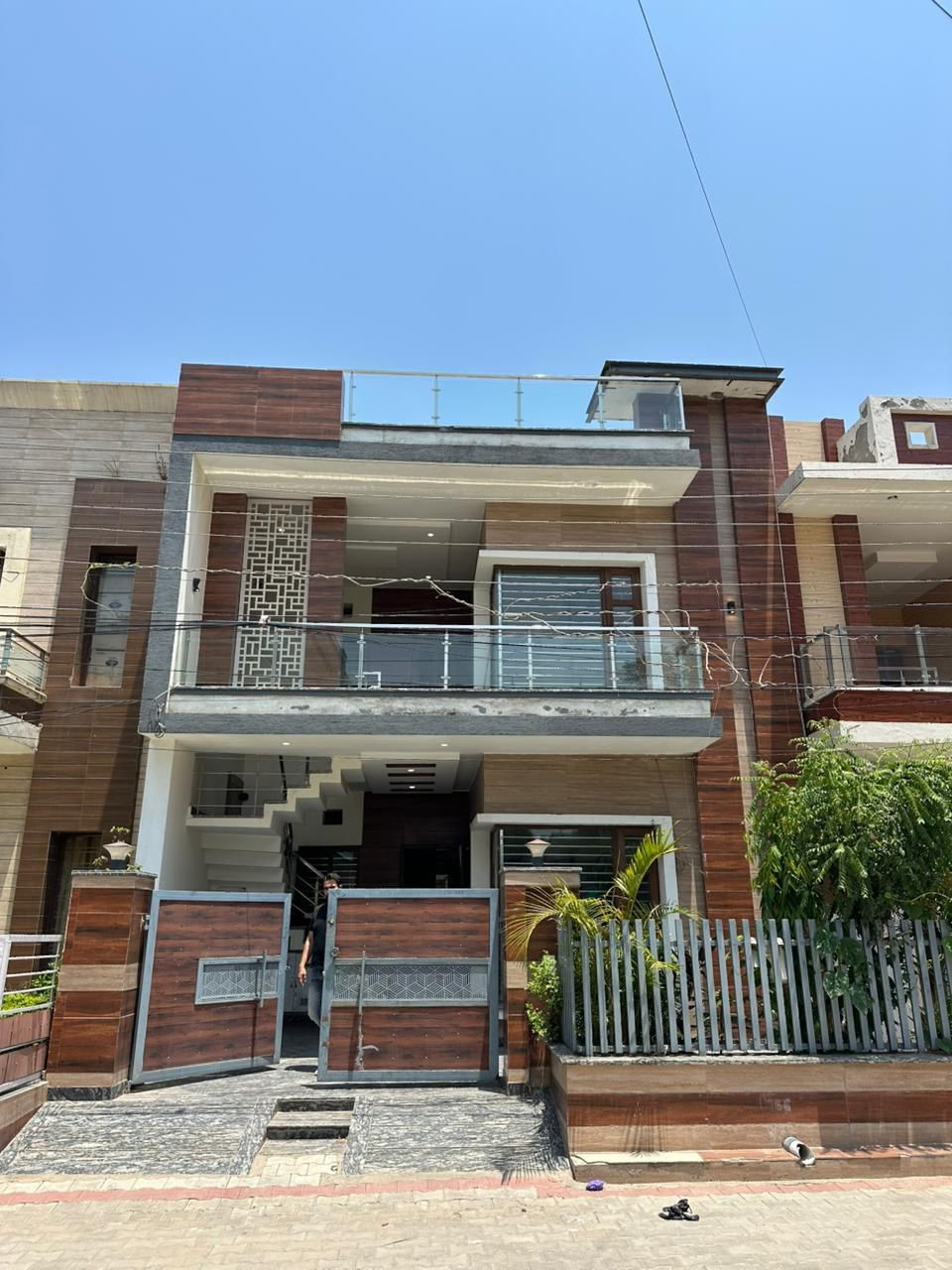Booked Deal
Kothi for sale 
Size:-138 gaz 
4bhk 
Near jalvayu tower 
Facing…
