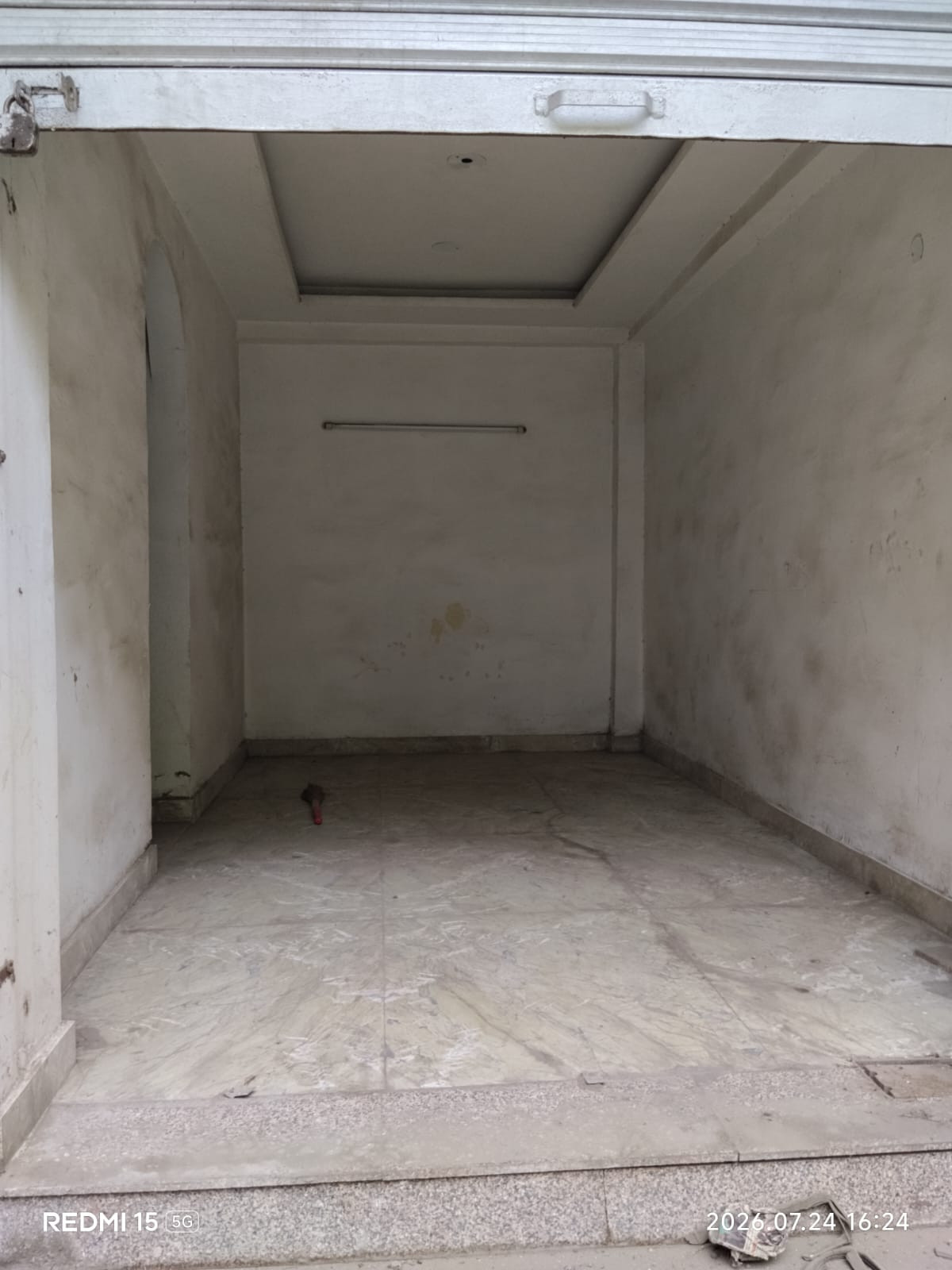 Showroom available Rohini sector -7-8 g-floor 
900 sq feet metro road near Rohi…